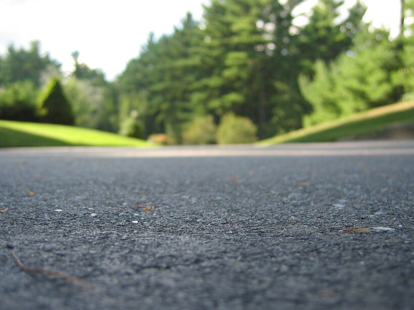 gravel vs asphalt driveway